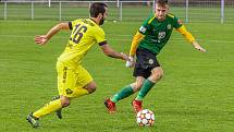 7. kolo FORTUNA ČFL, skupina A: FK ROBSTAV Přeštice (na snímku fotbalisté ve žlutých dresech) - FK Baník Sokolov 0:2.