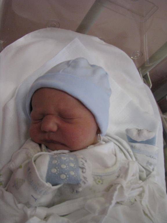 Marek (4,08 kg, 52 cm) se narodil 9. října ve 23:58 v plzeňské fakultní nemocnici. Na světě jej přivítali maminka Markéta Brýlová, tatínek Jan Krisman a jedenáctiletý bráška Adam z Chrástu