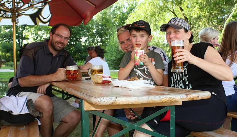 Rockový festival v areálu U Mže přilákal desítky posluchačů.