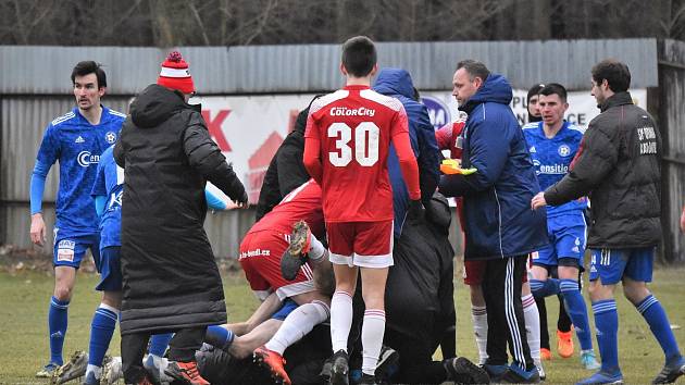 FORTUNA divize A (16. kolo): SK Otava Katovice - SK Petřín Plzeň (na snímku fotbalisté v červených dresech) 1:1.