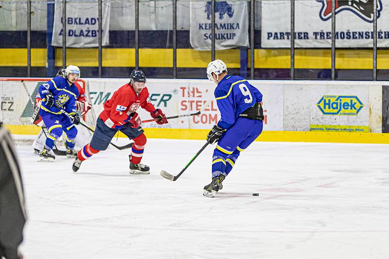 HC Meteor Třemošná (modří) vs. HC Rokycany 4:3 (2. finále play-off krajské hokejové ligy).