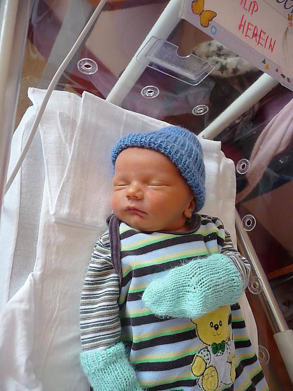 Filip (3,37 kg, 50 cm) se narodil 3. března v 0:48 v plzeňské fakultní nemocnici. Na světě ho přivítali rodiče Petra a Roman Hereinovi z Radnic a také tříletá sestřička Aneta.