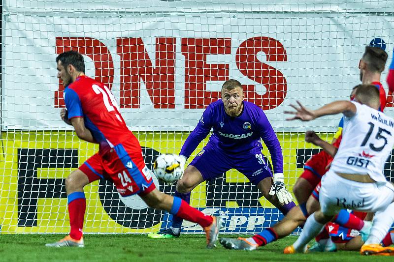 Hradec Králové - Viktoria Plzeň (červenomodrá) 1:2.