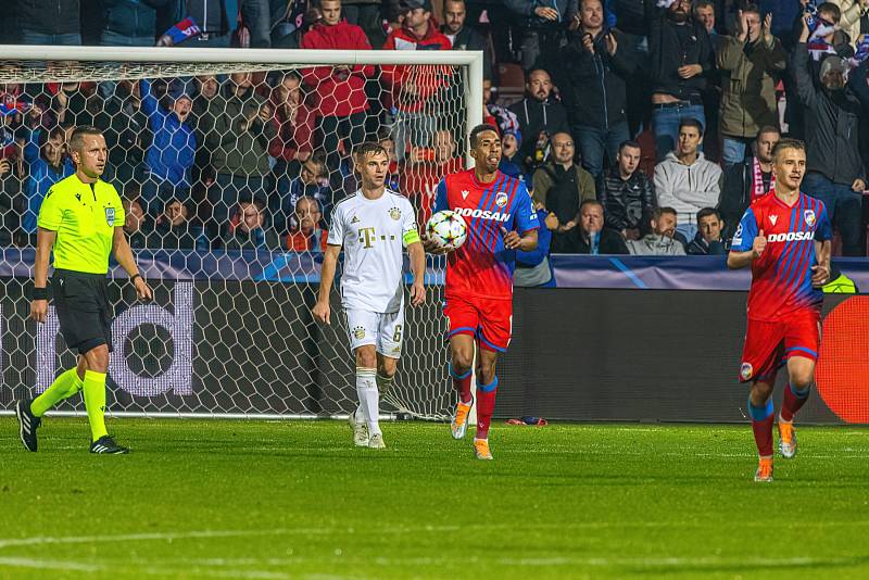 Fotbalisté Viktorie Plzeň podlehli v dalším utkání Ligy mistrů na domácím hřišti Bayernu Mnichov 2:4.