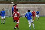 9. kolo krajského přeboru: SK Petřín Plzeň B - SK Rapid Plzeň (na snímku fotbalisté v modrých dresech) 1:3 (0:0).