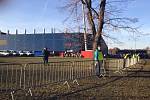 Fanoušci míří na stadion, policie povolala posily