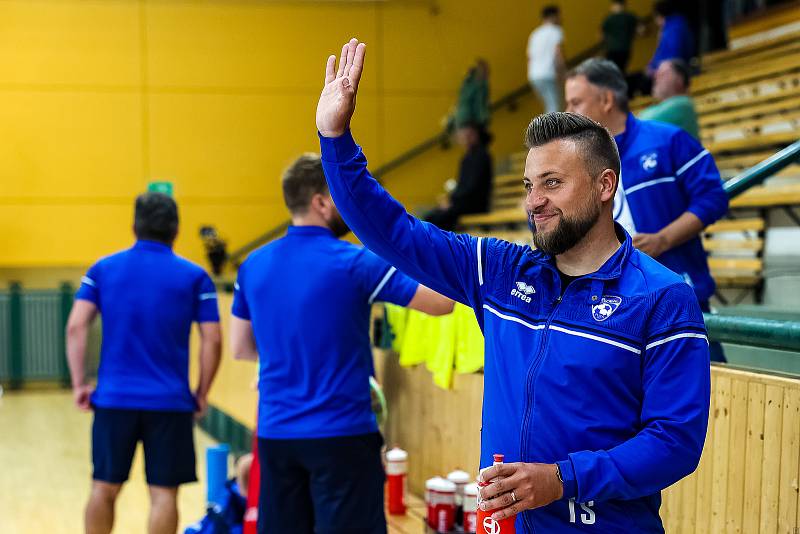 Interobal Plzeň - Chrudim (v modrém), 2. finále play-off 1. Futsal ligy, 6. května 2022.