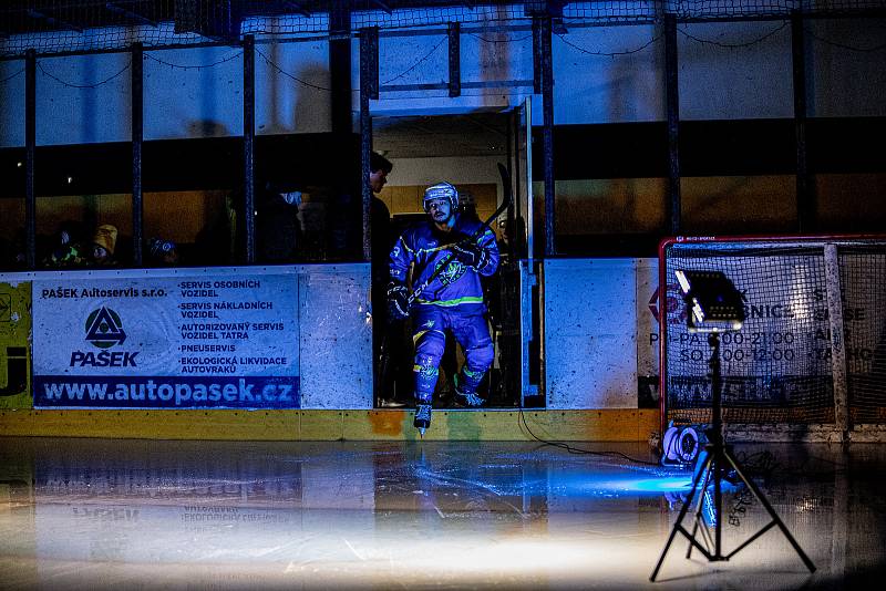 HC Meteor Třemošná (modří) vs. HC Rokycany 4:3 (2. finále play-off krajské hokejové ligy).