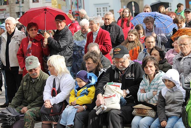 Prezident Miloš Zeman při debatě s občany na náměstí Republiky