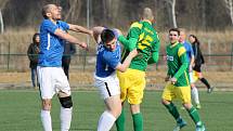 Fotbalisté SK Rapid Plzeň (na archivním snímku hráči v modrých dresech) porazili o víkendu soupeře z Tlumačova (zelení) 3:1.