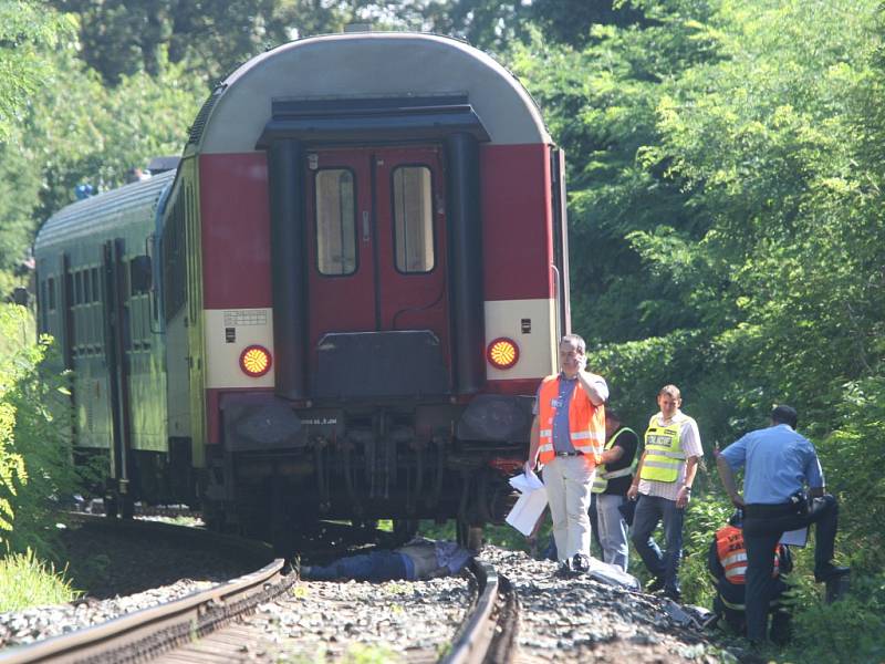 Ve Stodu u Plzně ve středu ráno srazil osobní vlak muže ve věku mezi 50 a 60 lety, který na místě zemřel