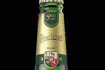 Nový obal piva Pilsner Urquell. Hliníkovou folii nahradila plně recyklovatelná zlatá etiketa.