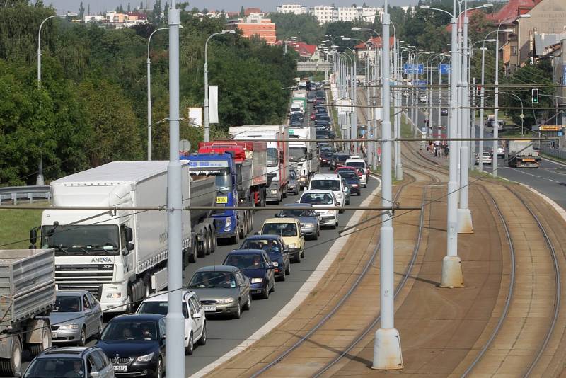 Oprava kolejí zašpuntovala Plzeň.