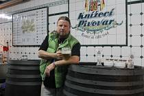 Sládek Milan Piller v zázemí Knížecího  pivovaru v Plasích. To se nachází ve sklepení pod restaurací