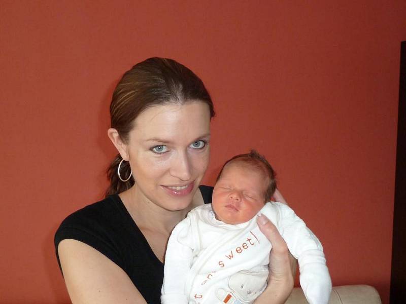 Kristýnka Nováková se narodila 4. srpna ve 13.03 hod. ve FN v Plzni rodičům Janě Kubešové a Jiřímu Novákovi. Holčička vážila 2,46 kilogramu a měřila 47 centimetrů