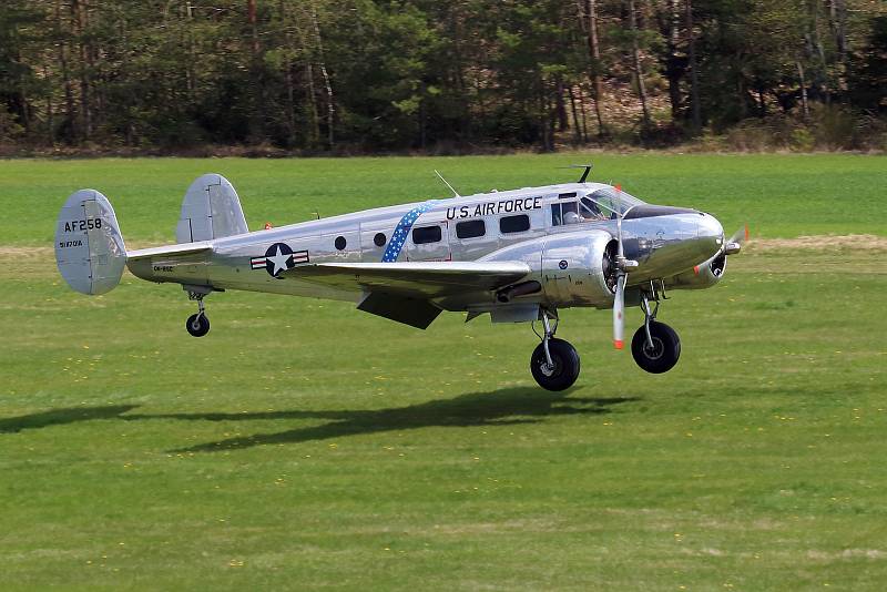 Beechcraft C-45 - letadlo z roku 1942 v barvách US Air Force - Den ve vzduchu Plasy 2022