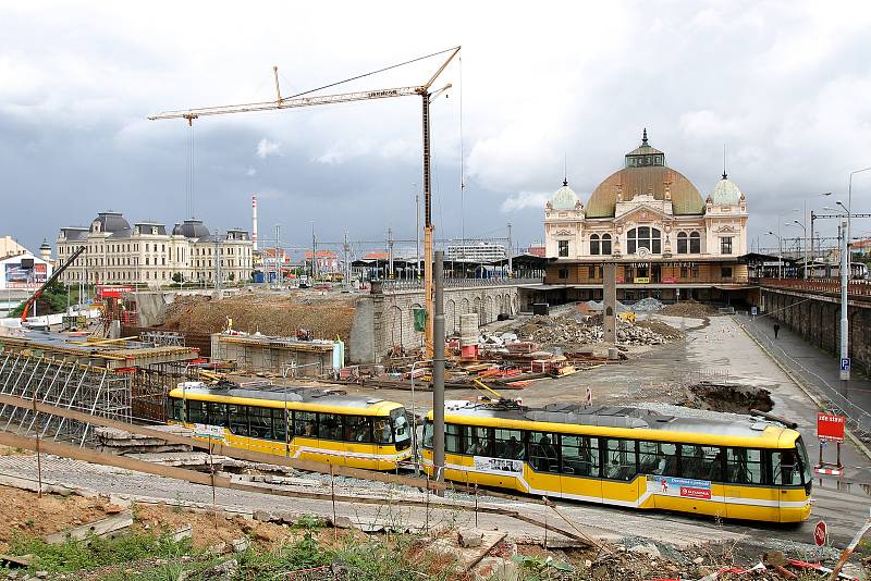 Výstavba nových mostů v Sirkové ulici u hlavního vlakového nádraží v Plzni