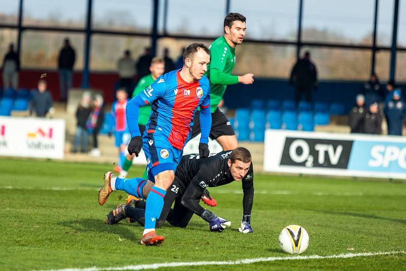 Viktoria Plzeň (červenomodří) - FK Příbram. Na snímku dvougólový střelec Miroslav Káčer.