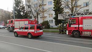 Zásah hasičů a policie v Těšínské ulici v Plzni