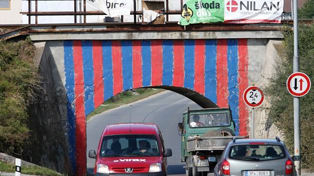 Železniční viadukt u Boleveckého rybníka