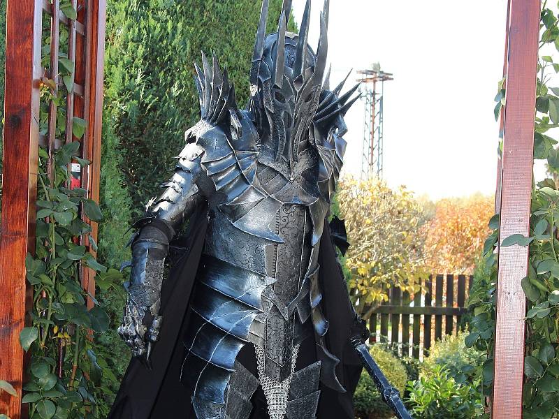 Kostým Saurona z Pána prstenů, na kterém pracoval Jiří Baloun z Třemošné zhruba dva měsíce.