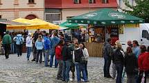 V Nepomuku na jižním Plzeňsku se v sobotu 18. července na místním historickém náměstí konaly 17. pivní slavnosti. I přes nepřízeň počasí byla návštěvnost poměrně veliká. 