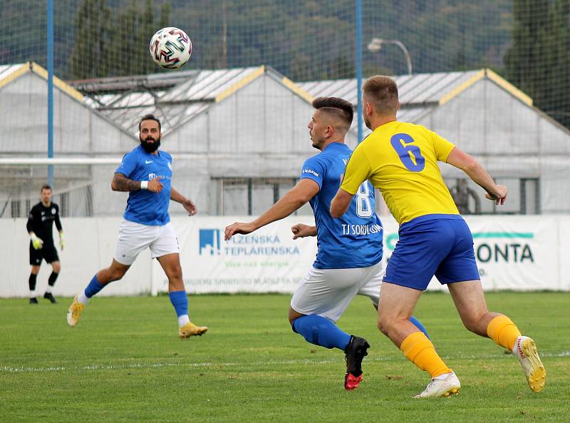 7. kolo FORTUNA divize A: SK SENCO Doubravka (žlutí) - TJ Sokol Lom (modří) 4:5.