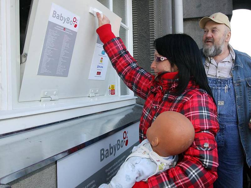 Slavnostní otevření babyboxu v Plzni na Denisově nábřeží