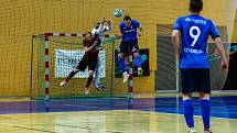 Interobal Plzeň - Chrudim (v modrém), 2. finále play-off 1. Futsal ligy, 6. května 2022.