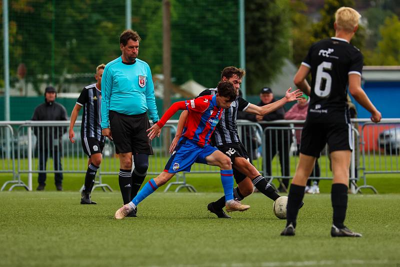 9. kolo ČLD U19: FC Viktoria Plzeň U19 B (na snímku fotbalisté v červenomodrých dresech) - SK Dynamo České Budějovice U19 B 3:0 (1:0).