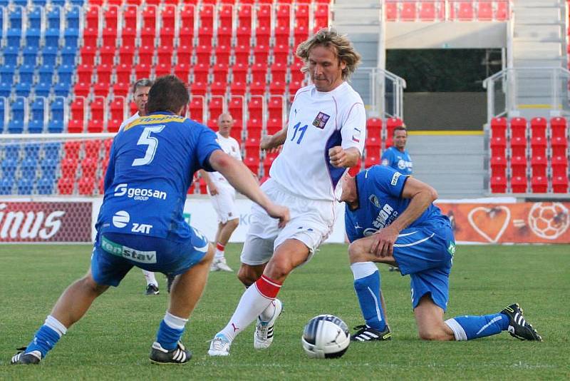 Součástí oslav stoletého výročí klubu FC Viktoria Plzeň byl i zápas internacionálů proti staré gardě Viktorky