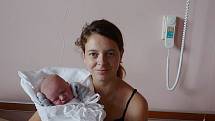 Jonáš (3,61 kg, 48 cm) se narodil 24. srpna ve 20:15 ve Fakultní nemocnici v Plzni. Na světě ho přivítali maminka Nikola Šeflová a tatínek Štěpán Eret z Líní. Doma se na brášku těší Mikuláš (17 měsíců)