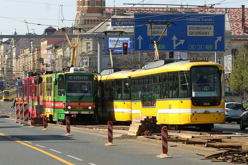 Rekonstrukcí tramvajové trati začala dvouletá rekonstrukce mostu generála Pattona v centru Plzně.