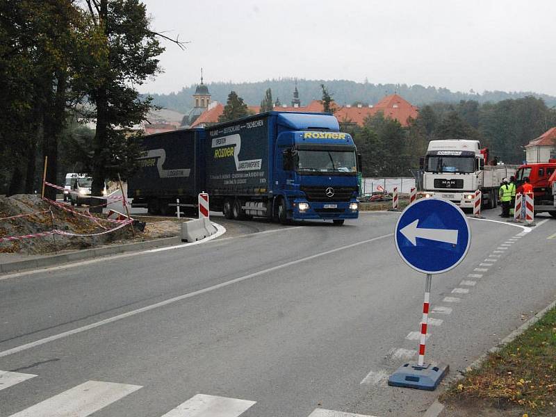 Napojení přeložky na silnici I/27 u obchodního centra