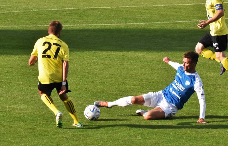 FC SILON Táborsko - FK ROBSTAV Přeštice (žlutí) 2:2.