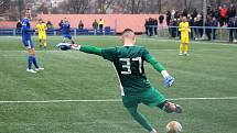 FORTUNA ČFL, skupina A (16. kolo): FK Motorlet Praha - FK ROBSTAV Přeštice (na snímku fotbalisté ve žlutých dresech) 2:0 (1:0).