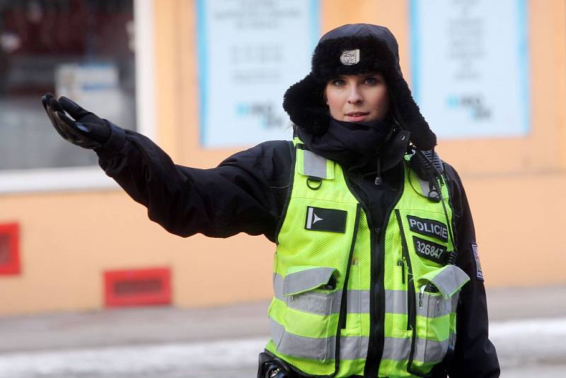 Nedaleko křižovatky U Práce srazil hasičský vůz, který jel k zásahu, chodce. Ten na místě zemřel