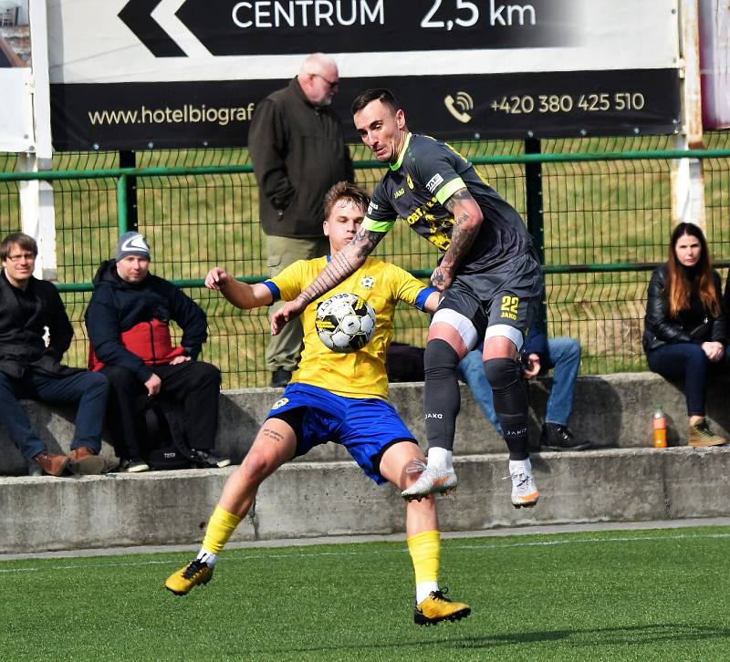 FORTUNA ČFL, skupina A (18. kolo): FC Písek - FK ROBSTAV Přeštice (na snímku fotbalisté v tmavých dresech) 1:1.