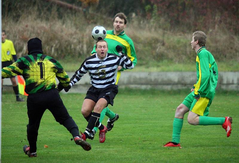 Ze zápasu 13. kola městského přeboru Prazdroj - Bukovec 4:2.