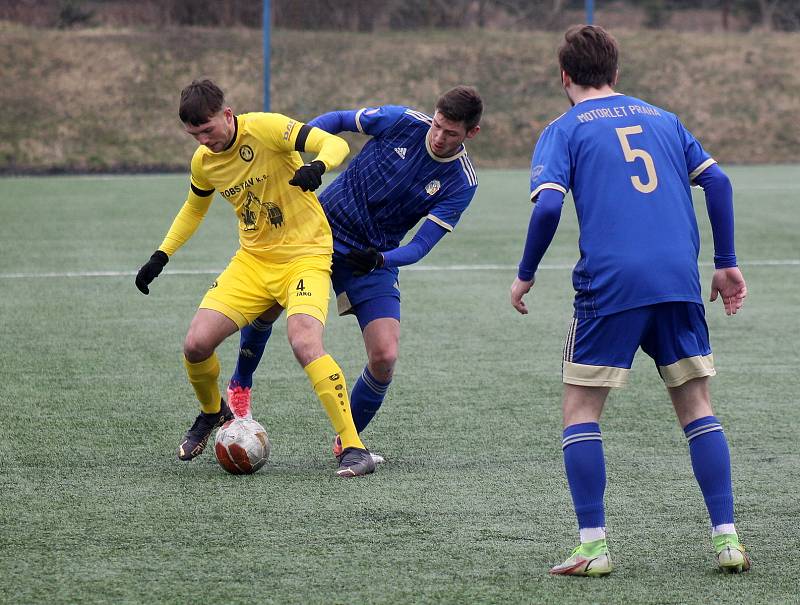 FORTUNA ČFL, skupina A (16. kolo): FK Motorlet Praha - FK ROBSTAV Přeštice (na snímku fotbalisté ve žlutých dresech) 2:0 (1:0).