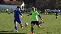 I. B třída, skupina B (15. kolo): SK Bolešiny (na snímku fotbalisté v modrých dresech) - TJ Sokol Štěnovice (zelení) 4:0.