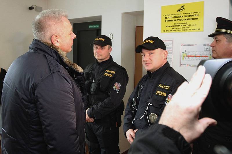 Kontroly plzeňských ubytoven se zúčastnil také ministr vnitra Milan Chovanec (na snímku vlevo) a primátor Plzně Martin Zrzavecký