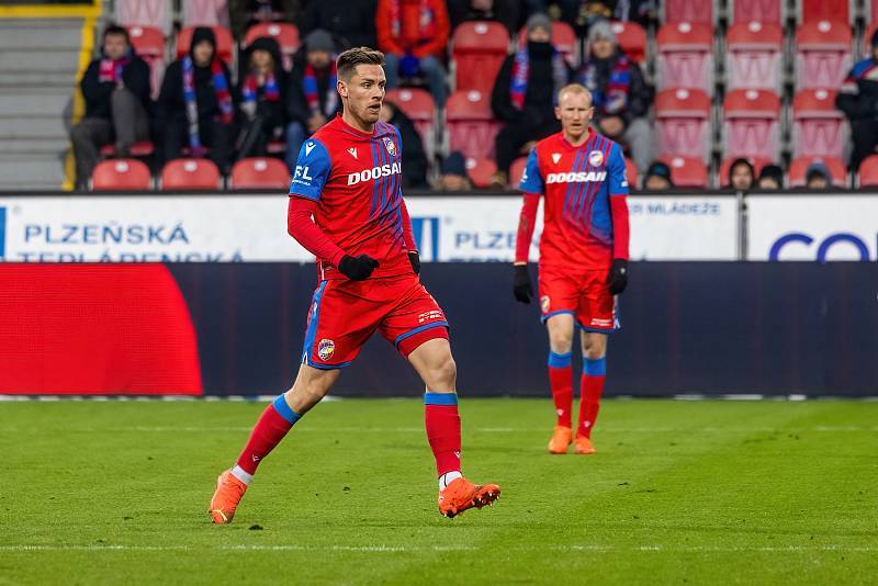 Fotbalisté Viktorie Plzeň podlehli na úvod ligového jara doma nečekaně Hradci Králové 1:2.