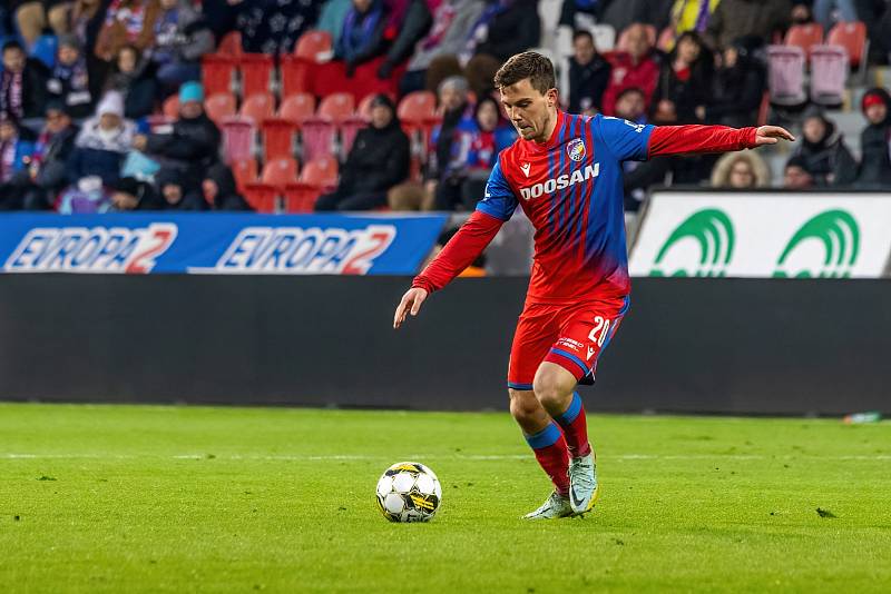 Fotbalisté Viktorie Plzeň podlehli na úvod ligového jara doma nečekaně Hradci Králové 1:2.