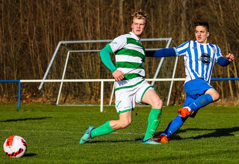 Fotbalisté plzeňské Košutky (na archivním snímku hráči v modrobílých dresech) doma překvapivě podlehli Smíchovu 1:2.