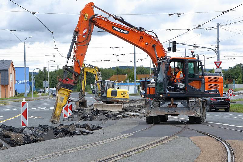 Rekonstrukce tramvajového kolejiště linky č. 1 v Plaské ulici v Plzni.