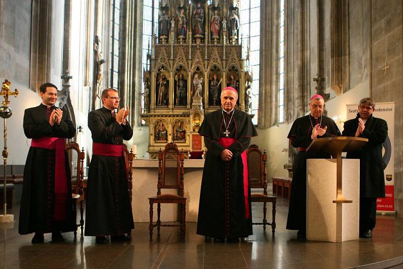 Jmenování proběhlo v zaplněné katedrále sv. Bartoloměje v Plzni