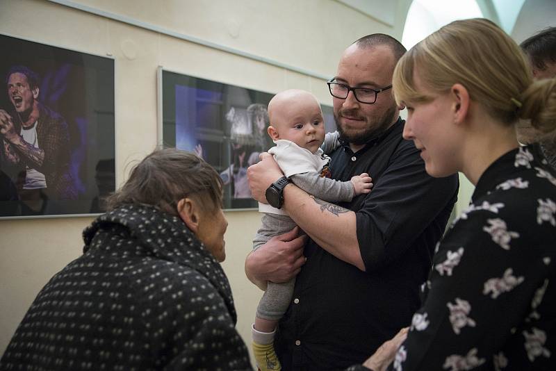 Vernisáž k výstavě fotografií Milan Říský: Live ve Studijní a vědecké knihovně Plzeňského kraje.