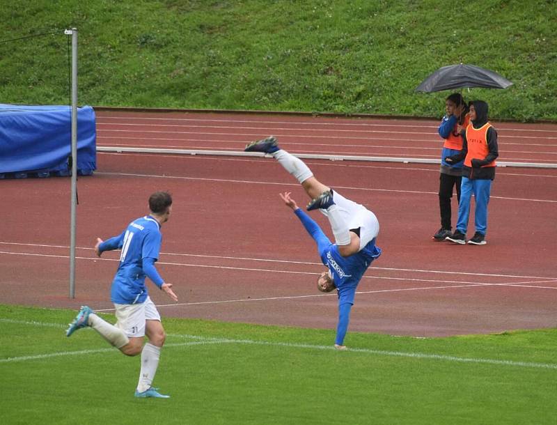 7. kolo FORTUNA divize A: TJ Jiskra Domažlice B (na snímku fotbalisté v modrých dresech) - SK Tochovice 3:0 (2:0).