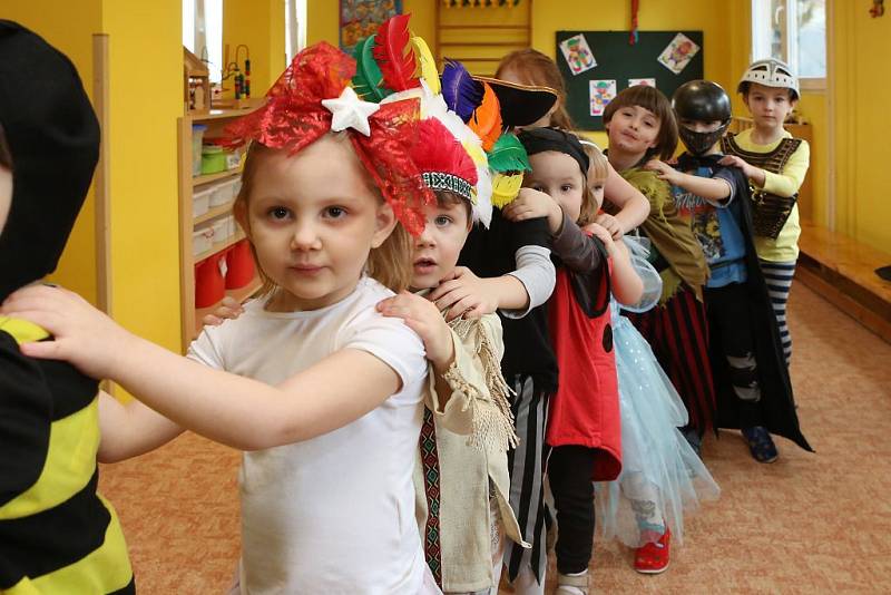 Na všech 75 dětí, které školku navštěvují, čekal tradiční program v podobě promenády, tance i společných her.